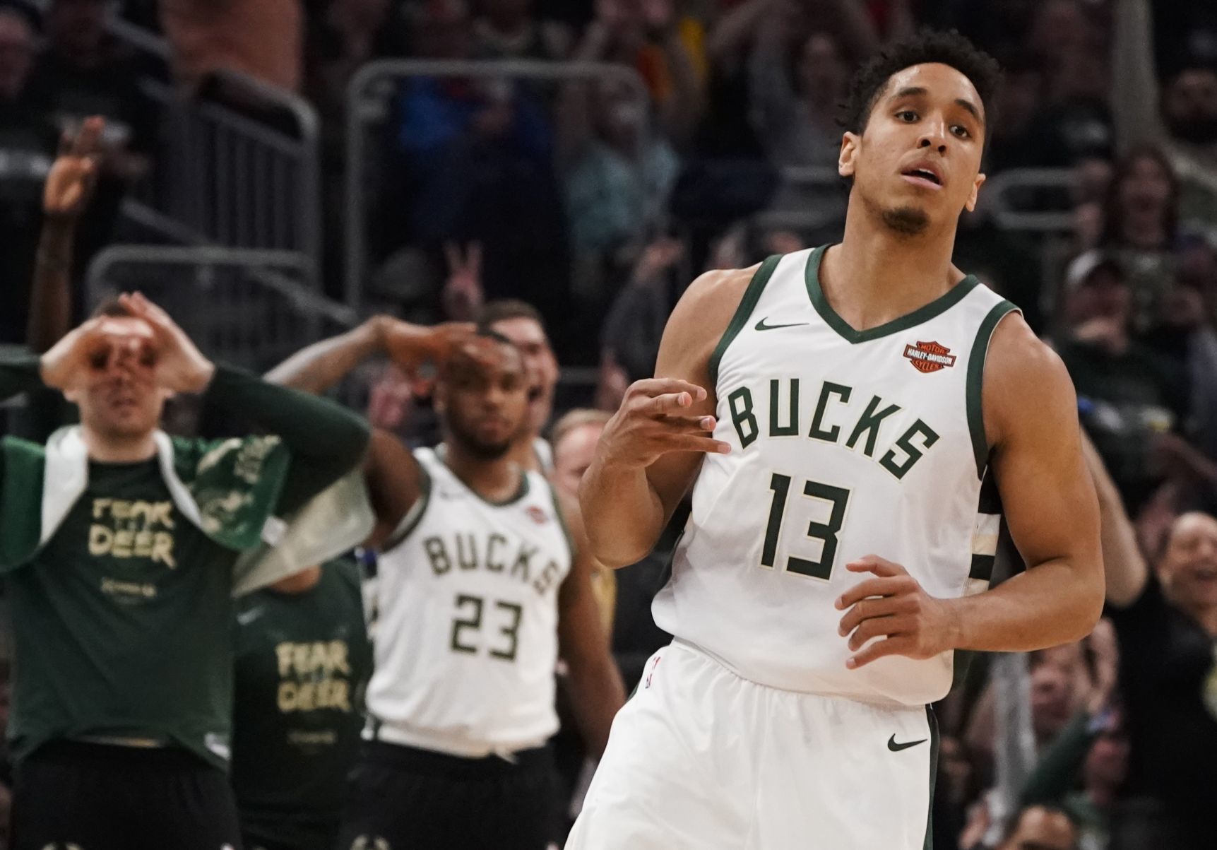 Bucks 125, Raptors 103